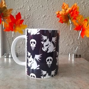 New Halloween mug 15 oz. Sculls and imps